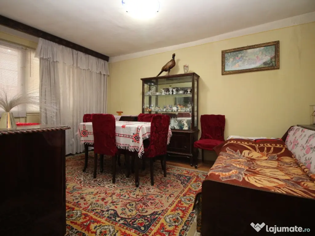 Titan - Câmpia LIbertății, 3 camere decomandat, etaj 1 