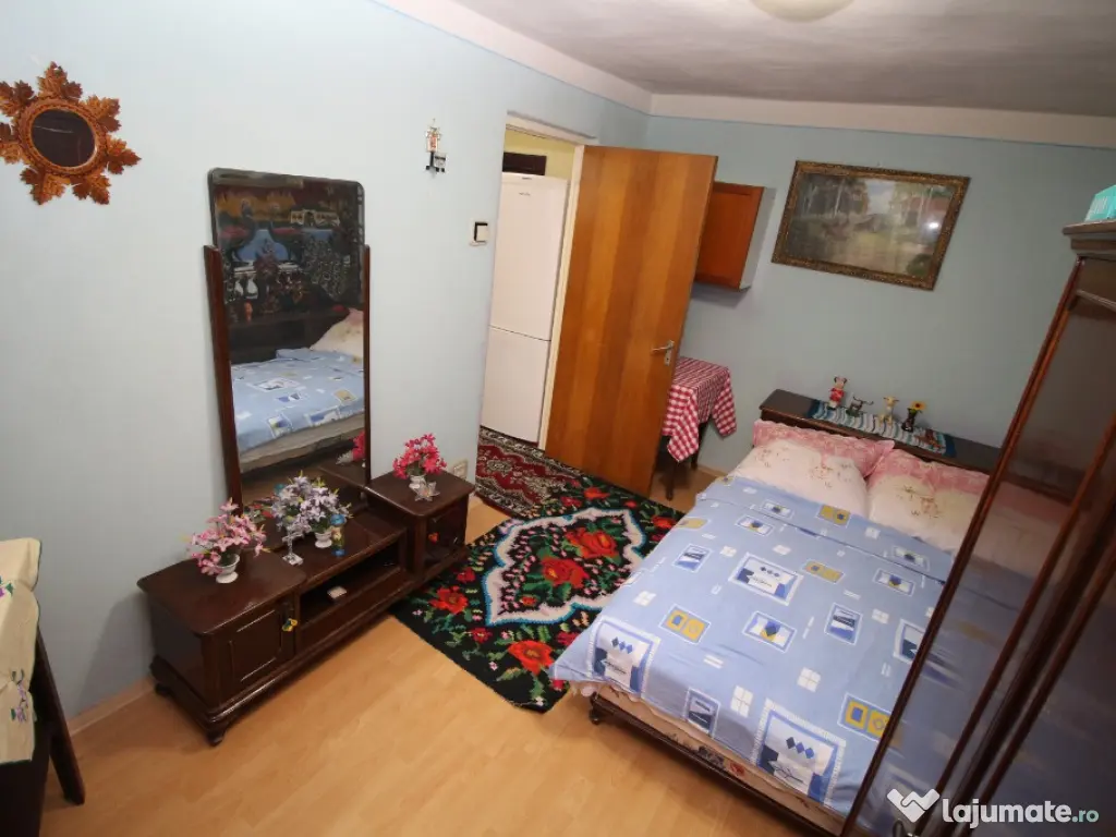 Titan - Câmpia LIbertății, 3 camere decomandat, etaj 1 