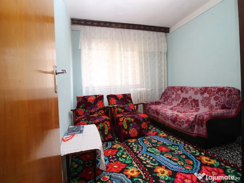 Titan - Câmpia LIbertății, 3 camere decomandat, etaj 1 