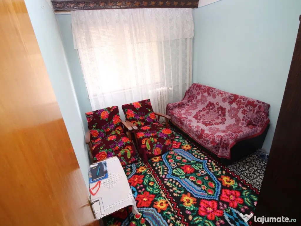 Titan - Câmpia LIbertății, 3 camere decomandat, etaj 1 