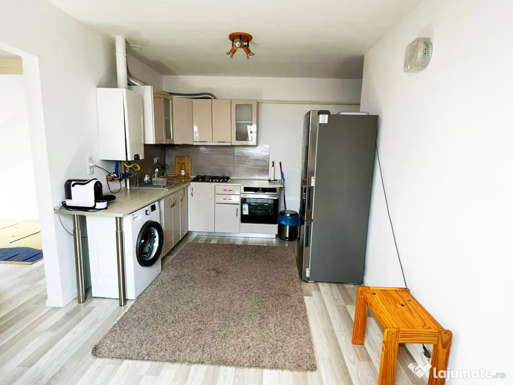 Inchiriez apartament cu 3 camere, 55 mp, Valea Lupului - Mall Moldova 