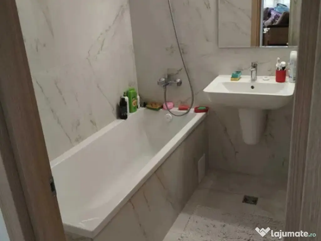 Apartament 2 camere 53 mp, etajul 1, boxa la subsol, Tractor 