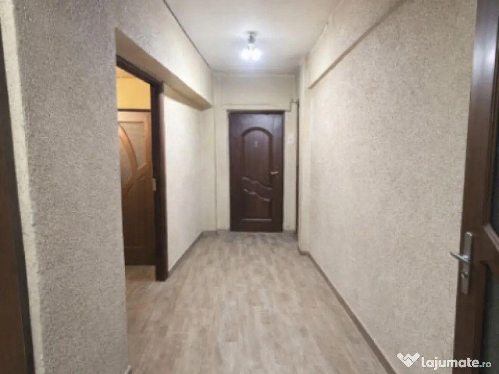 Oferta Paste-Apartament 4 camere decomandat, vis-a-vis de El 