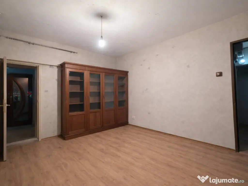 Oferta Paste-Apartament 4 camere decomandat, vis-a-vis de El 