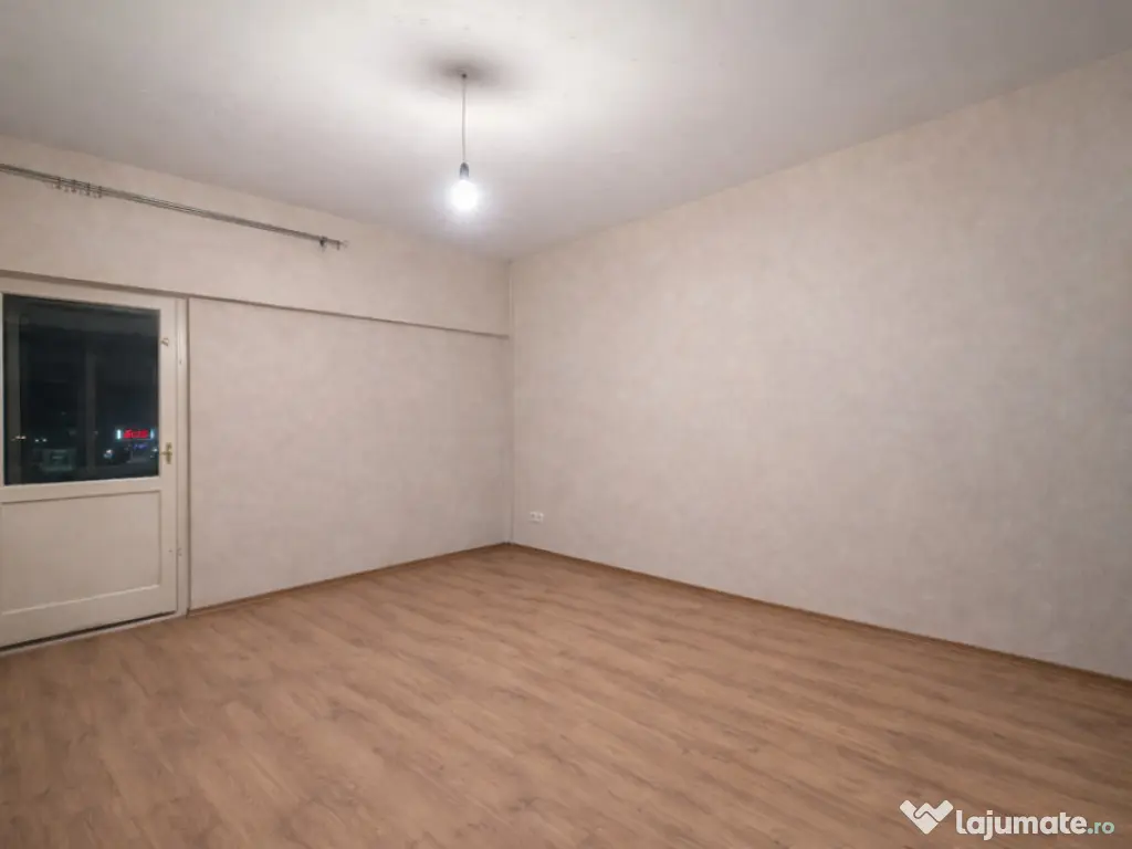 Oferta Paste-Apartament 4 camere decomandat, vis-a-vis de El 