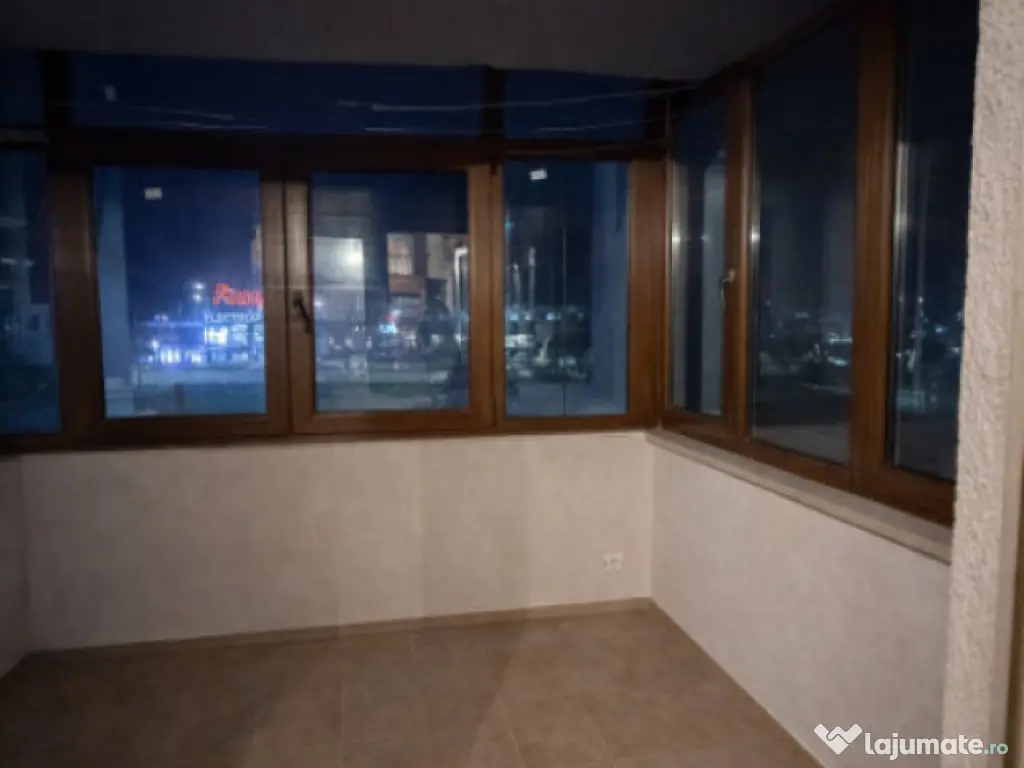 Oferta Paste-Apartament 4 camere decomandat, vis-a-vis de El 