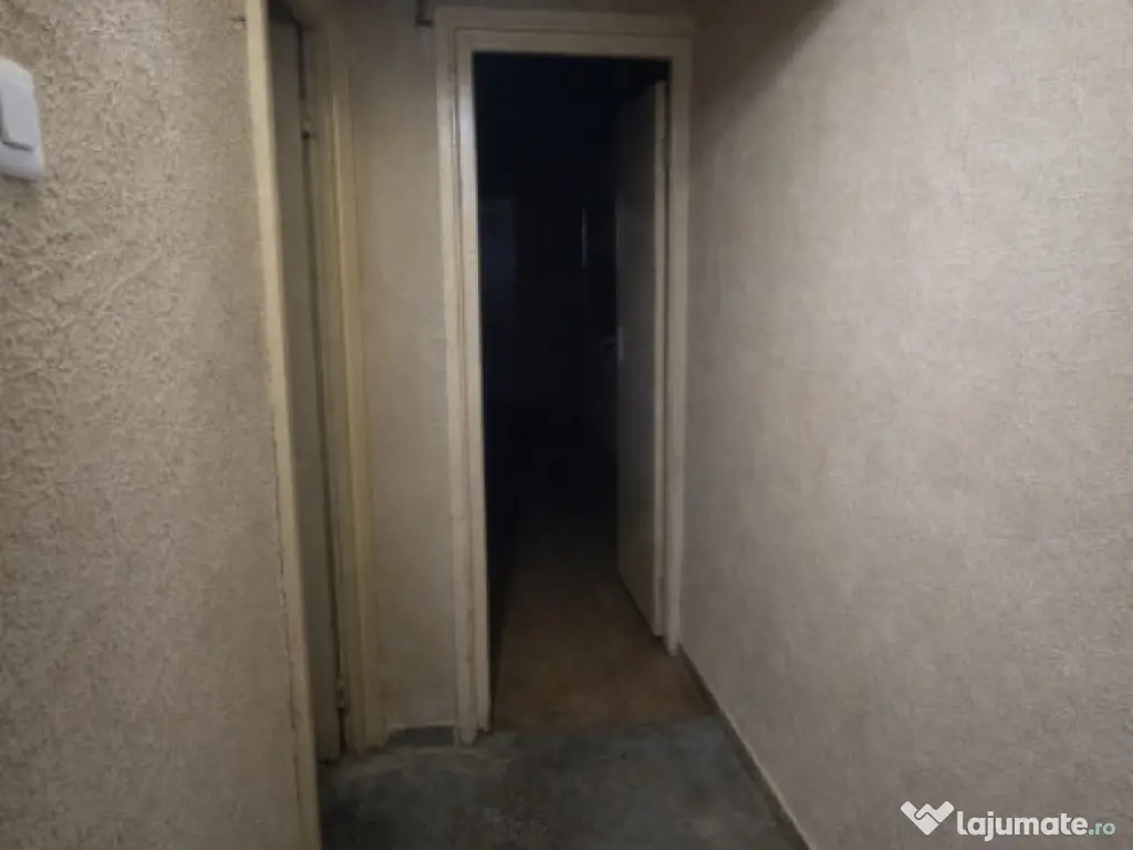 Oferta Paste-Apartament 4 camere decomandat, vis-a-vis de El 