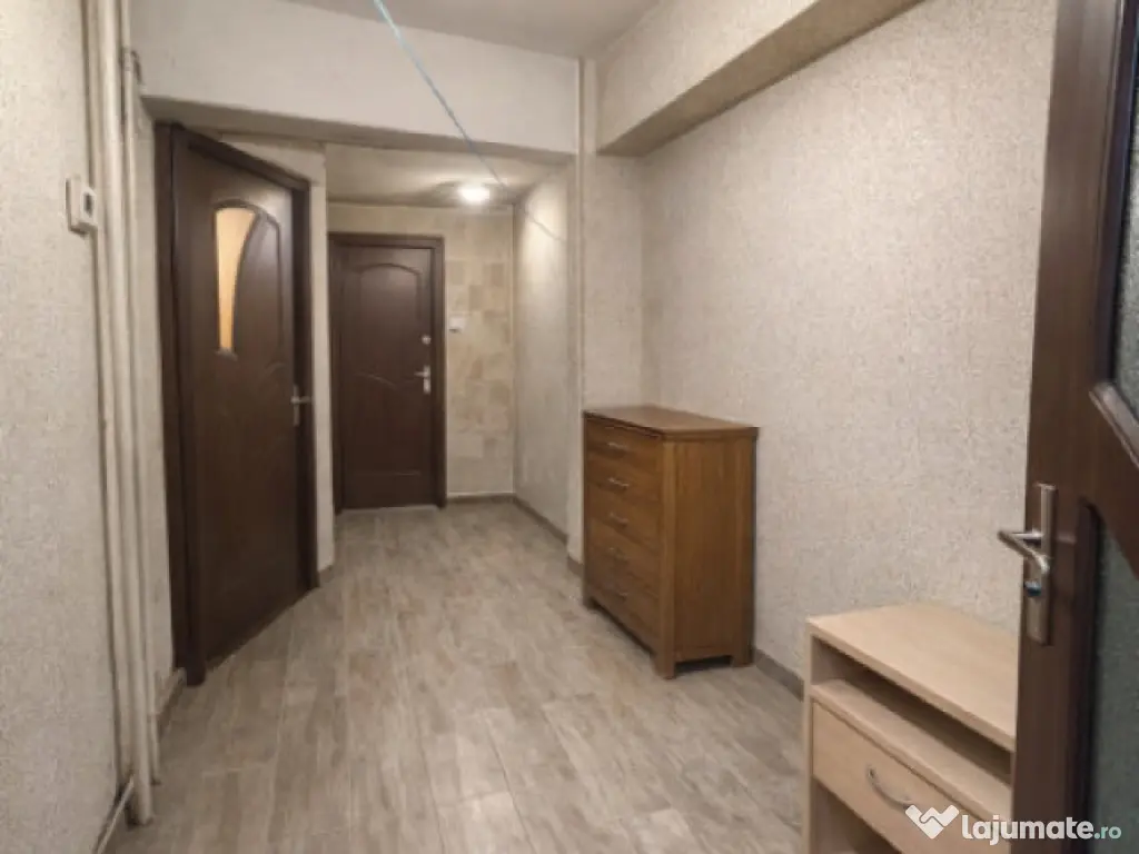 Oferta Paste-Apartament 4 camere decomandat, vis-a-vis de El 