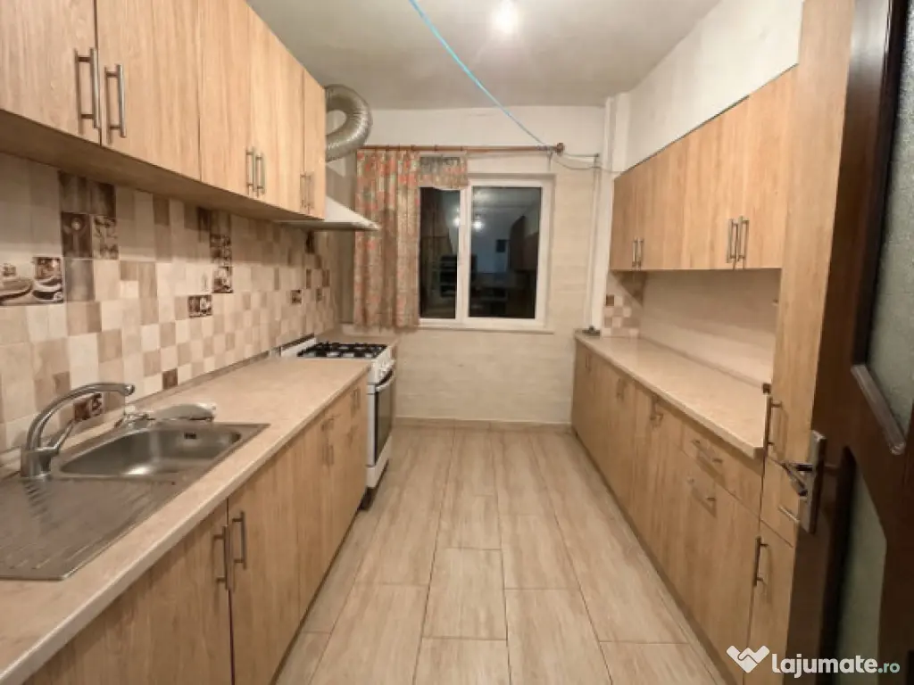 Oferta Paste-Apartament 4 camere decomandat, vis-a-vis de El 