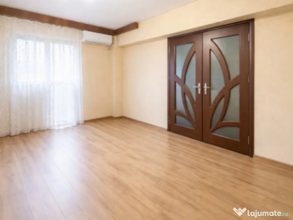 Oferta Paste-Apartament 4 camere decomandat, vis-a-vis de El 