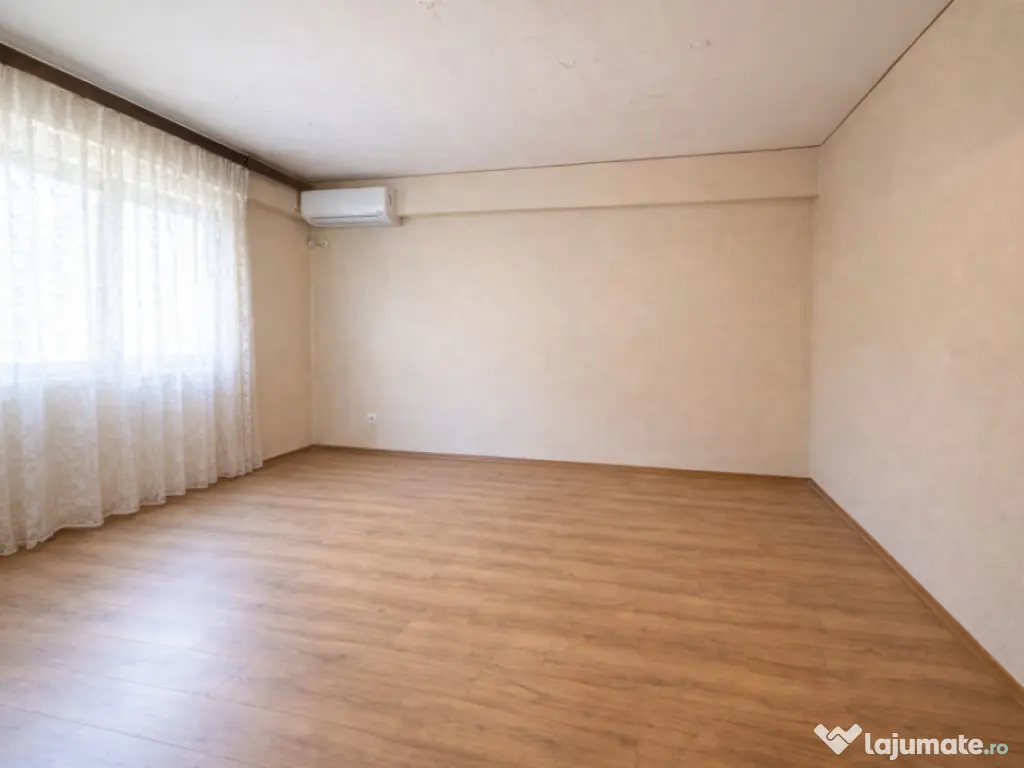 Oferta Paste-Apartament 4 camere decomandat, vis-a-vis de El 