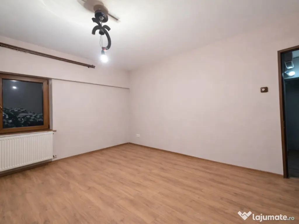 Oferta Paste-Apartament 4 camere decomandat, vis-a-vis de El 