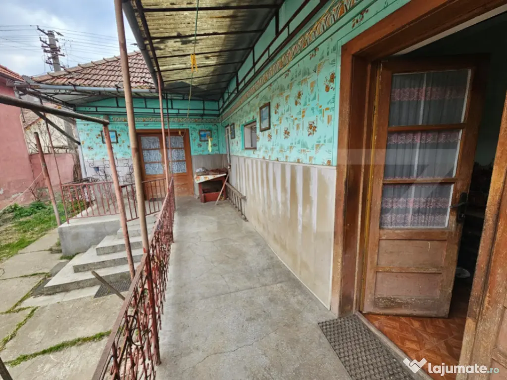Casă spațioasă cu 4 camere, bucătărie de vară și tere 