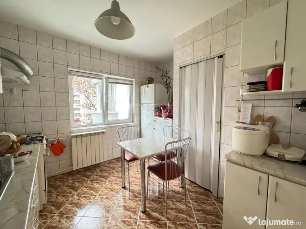 3 camere Vitan-Piața Foișorului decomandat,et. 2,an 1990,7 