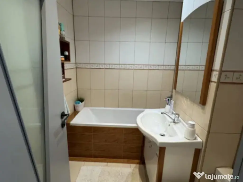 Apartament 4 camere, decomandat - zona Grivitei