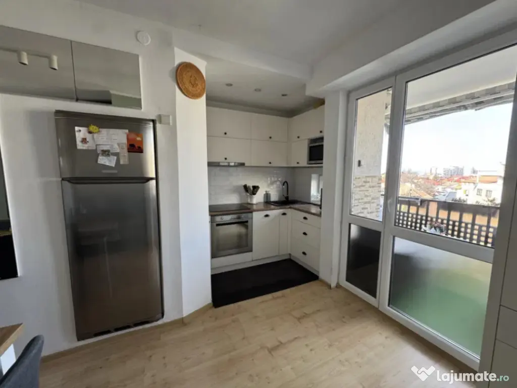 Apartament 4 camere, decomandat - zona Grivitei