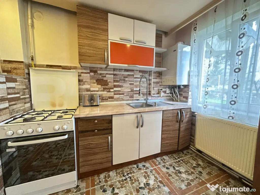 Apartament cu 3 camere, decomandat, parter – Gojdu, spați 