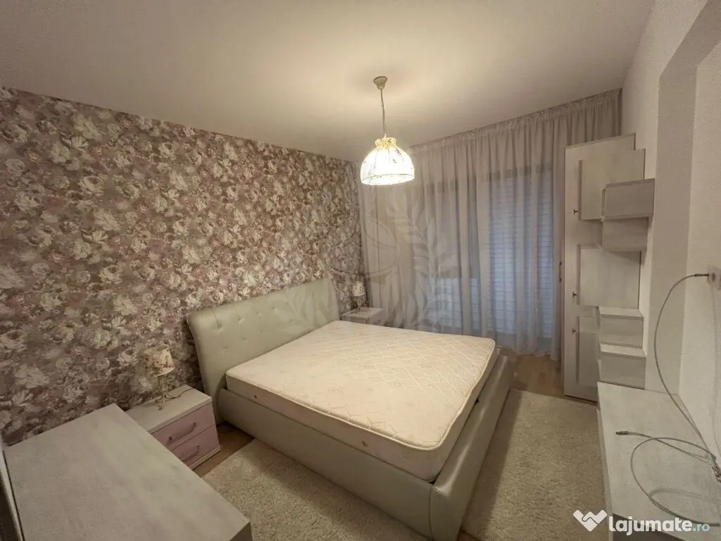 3 CAMERE//MRS SMART//LOC DE PARCARE 