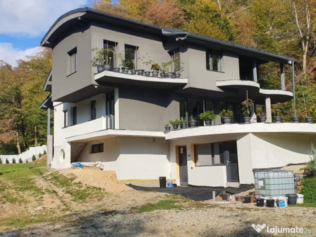 Vilă premium tip casă pasivă, 285 mp + 47 ari teren, Vale 