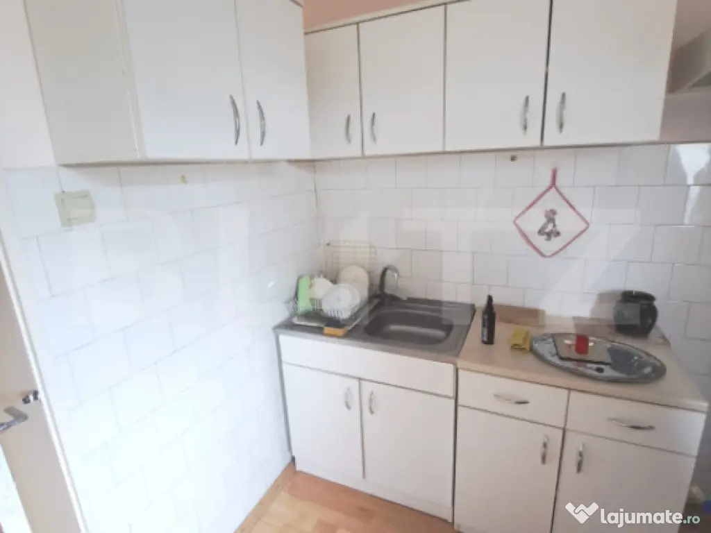 Garsonieră decomandată, etaj 2, zonă liniștită 