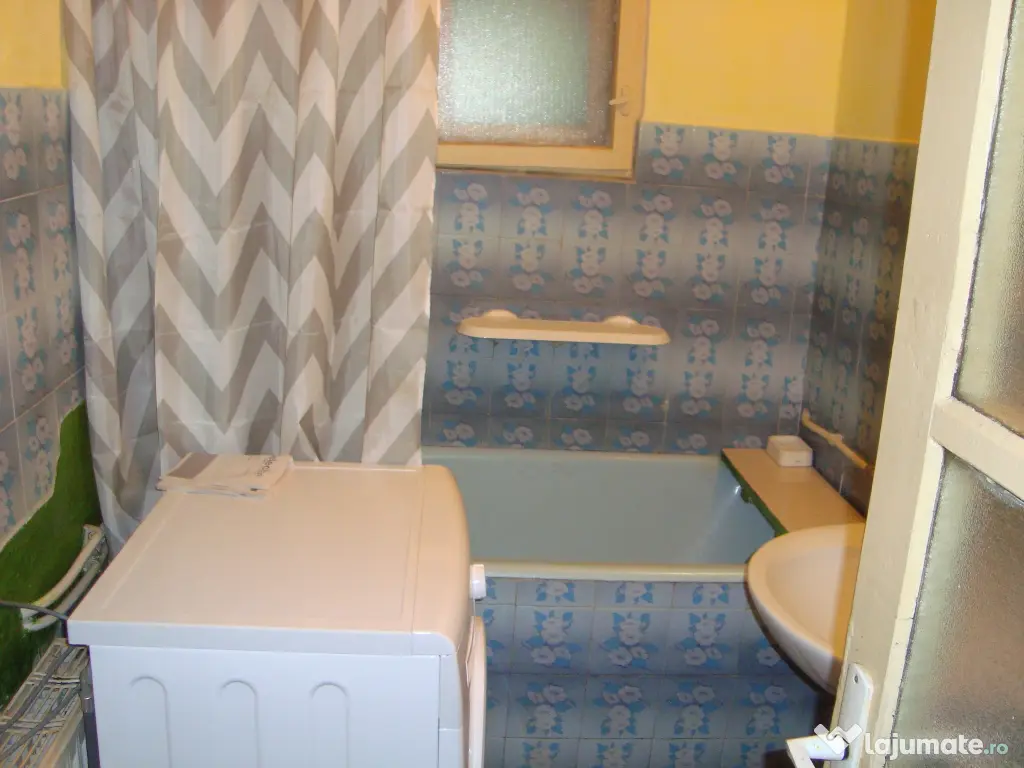 dau inchirie o camera cu loc de gatit si baie la casa cu intrare separata 