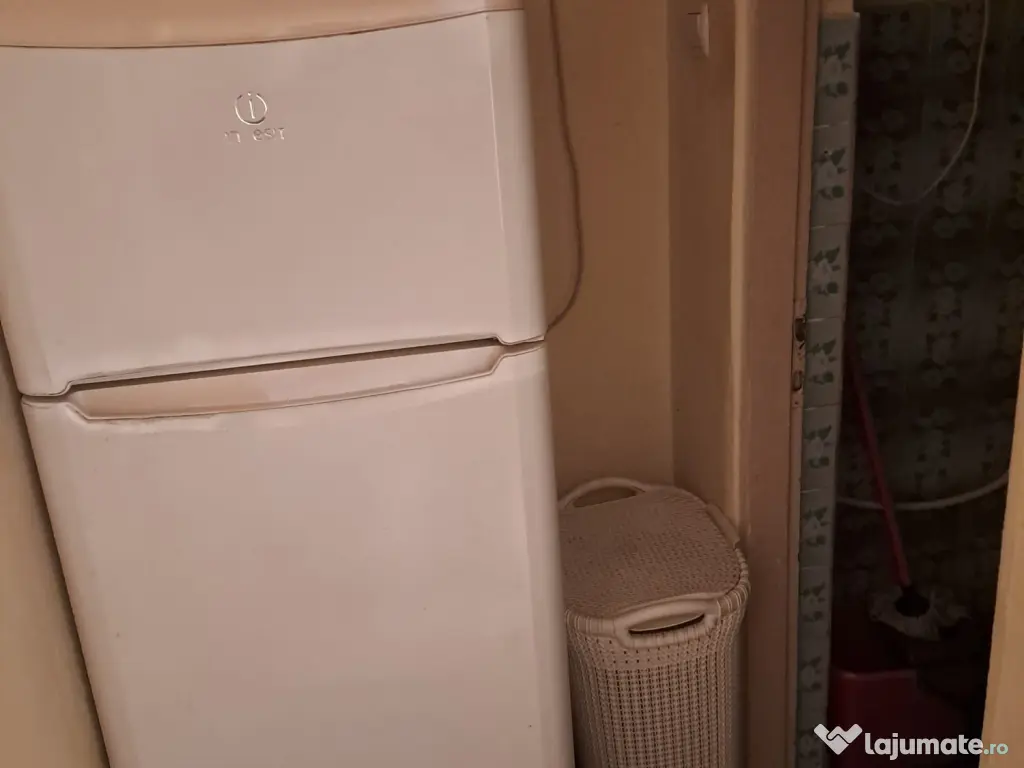 dau inchirie o camera cu loc de gatit si baie la casa cu intrare separata 