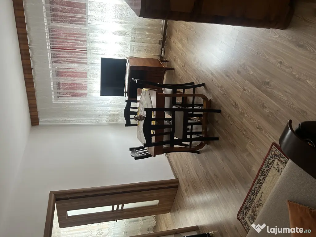 PROPRIETAR vând apartament 2 camere semidecomandat,ultracentral,BACAU