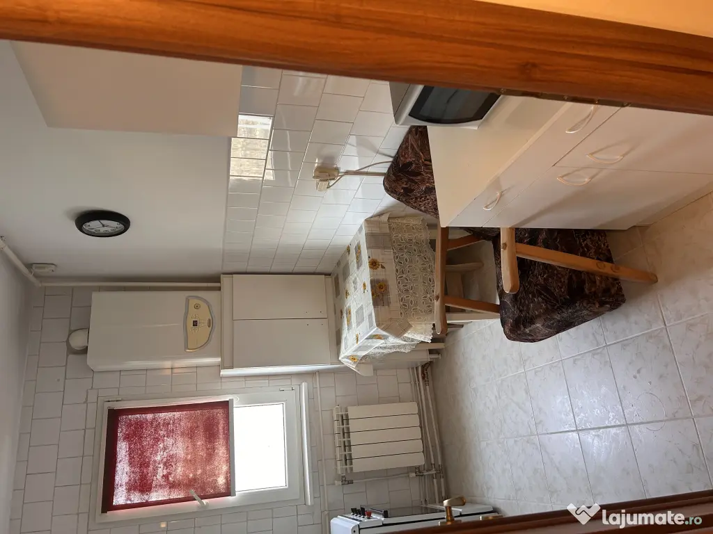 PROPRIETAR vând apartament 2 camere semidecomandat,ultracentral,BACAU