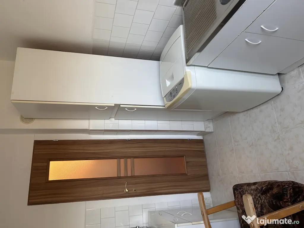 PROPRIETAR vând apartament 2 camere semidecomandat,ultracentral,BACAU