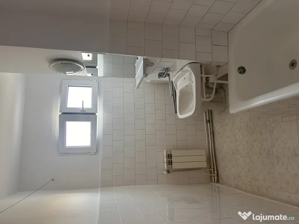 PROPRIETAR vând apartament 2 camere semidecomandat,ultracentral,BACAU