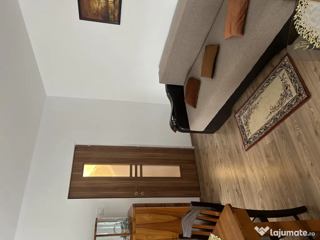 PROPRIETAR vând apartament 2 camere semidecomandat,ultracentral,BACAU