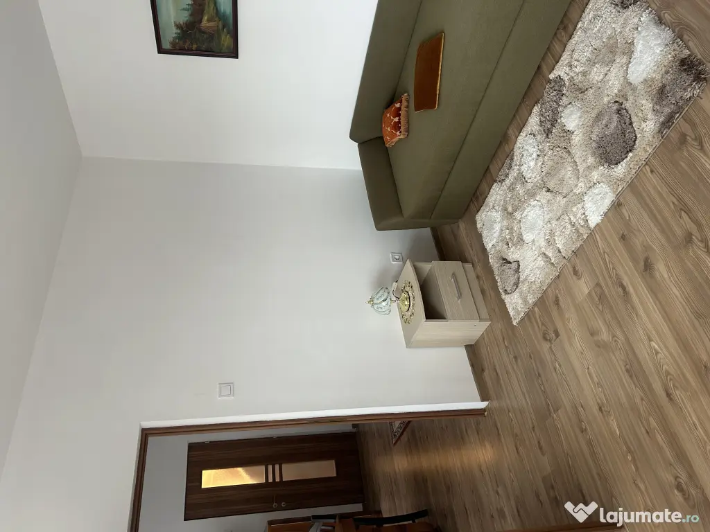 PROPRIETAR vând apartament 2 camere semidecomandat,ultracentral,BACAU