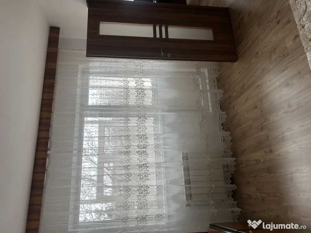 PROPRIETAR vând apartament 2 camere semidecomandat,ultracentral,BACAU