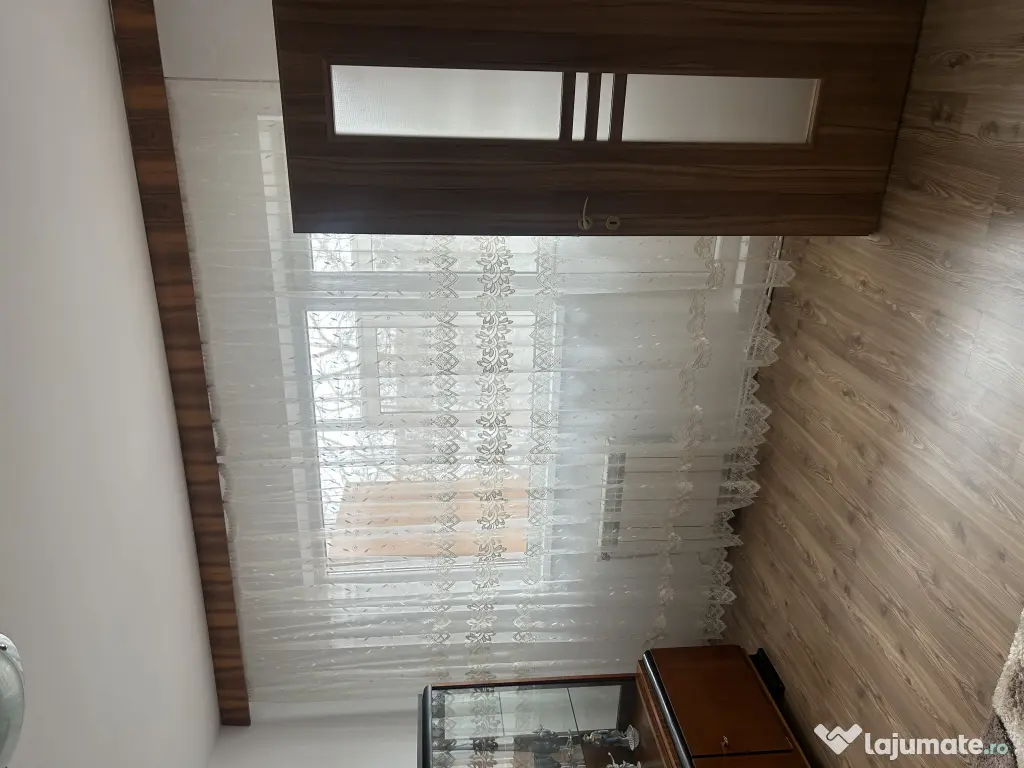 PROPRIETAR vând apartament 2 camere semidecomandat,ultracentral,BACAU