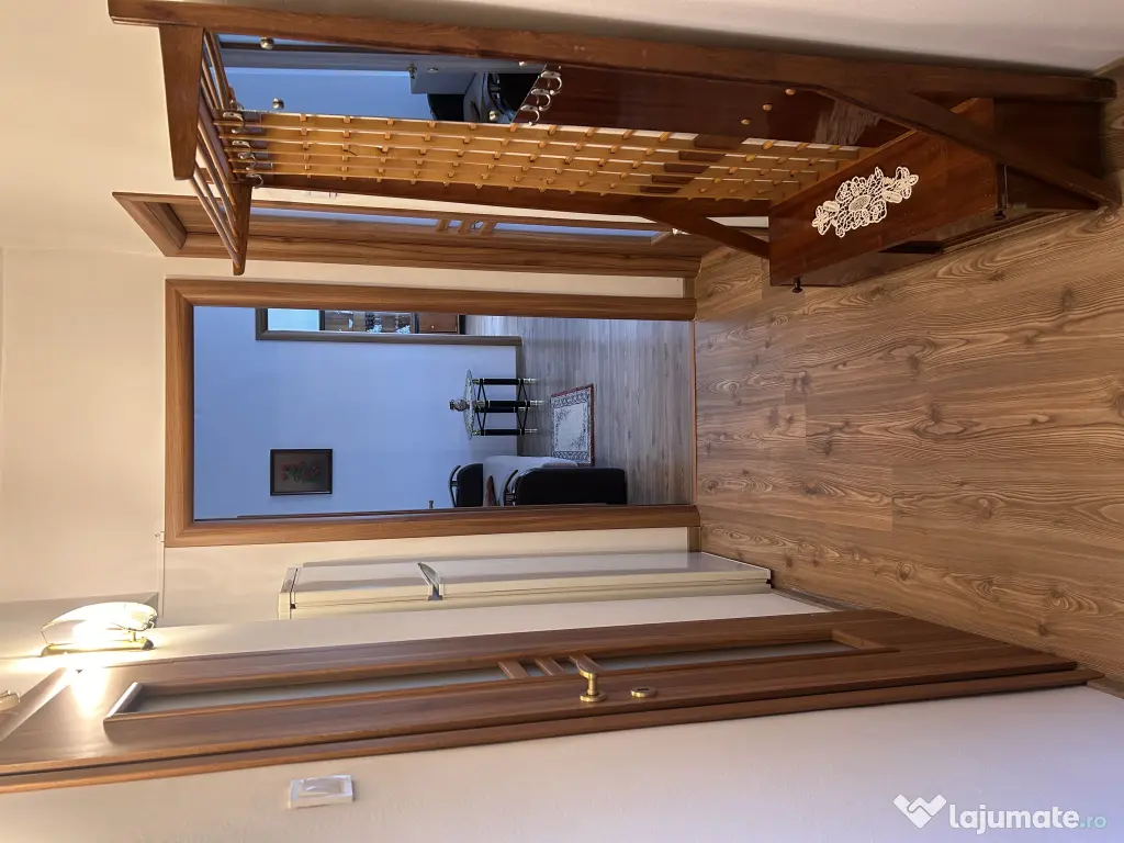 PROPRIETAR vând apartament 2 camere semidecomandat,ultracentral,BACAU