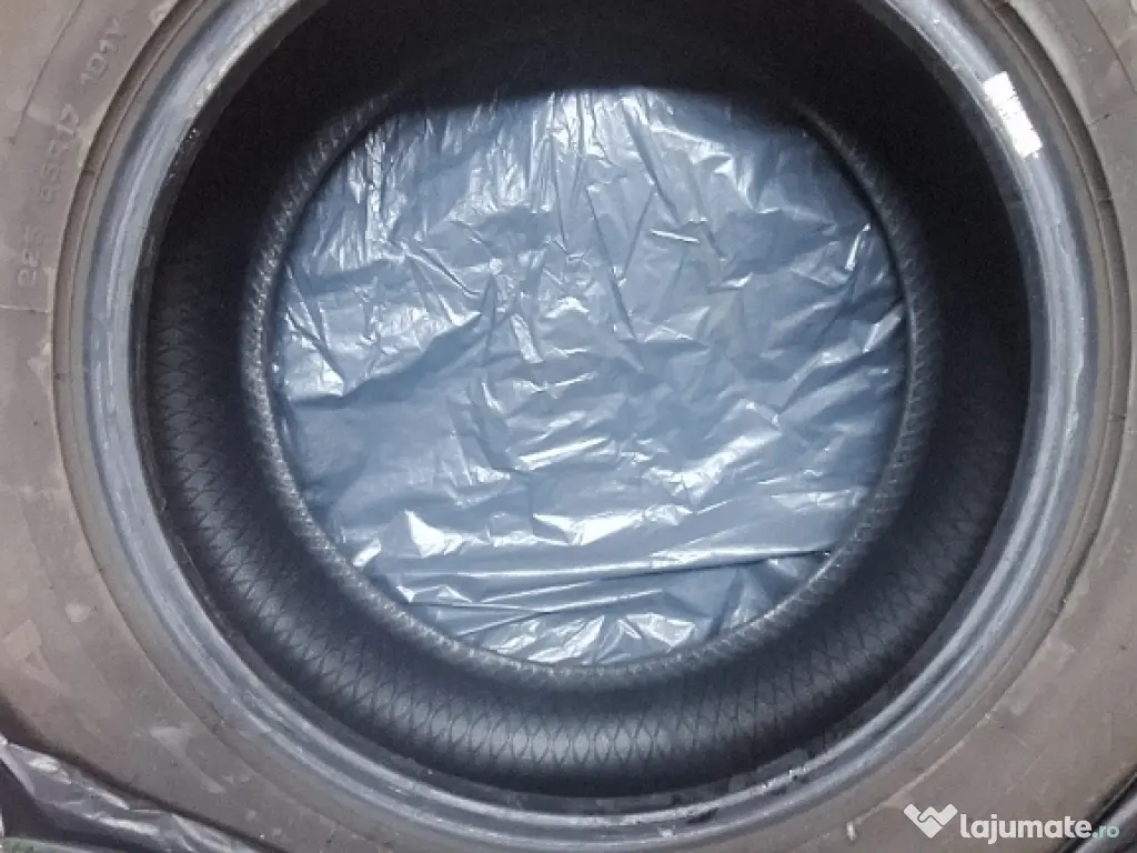 Vând cauciucuri 255/55/17 