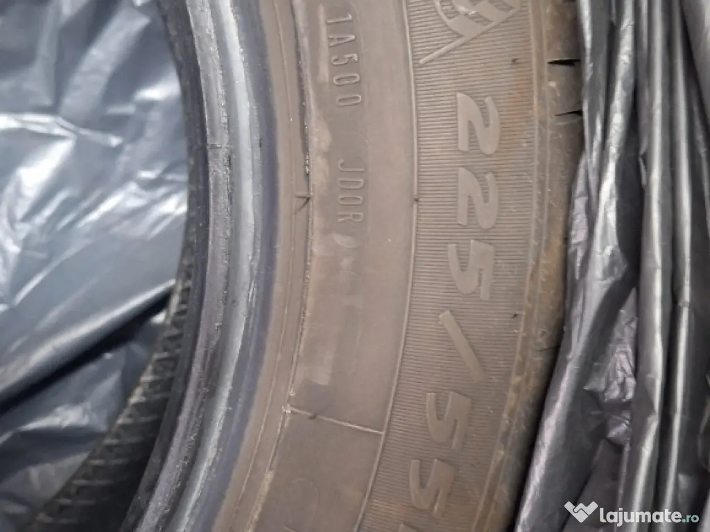 Vând cauciucuri 255/55/17 