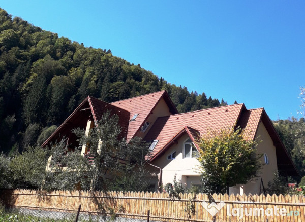Voineasa, jud. Valcea, vila 13 camere, altitudine 700 m 