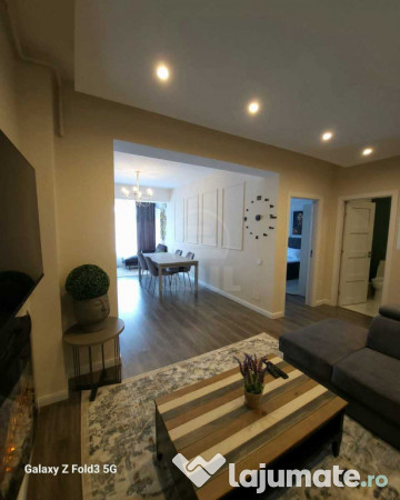 Apartament cu 2 camere DE LUX zona Teilor etaj 1!!