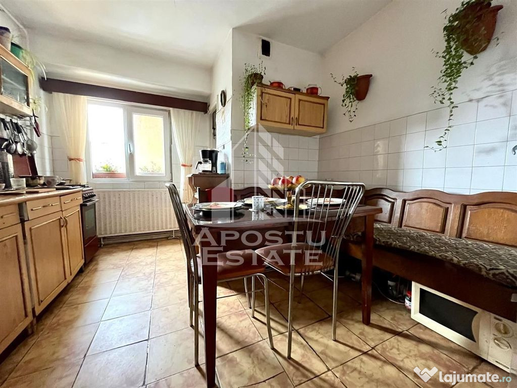 Apartament cu 4 camere, centrala proprie, zona Aradului 