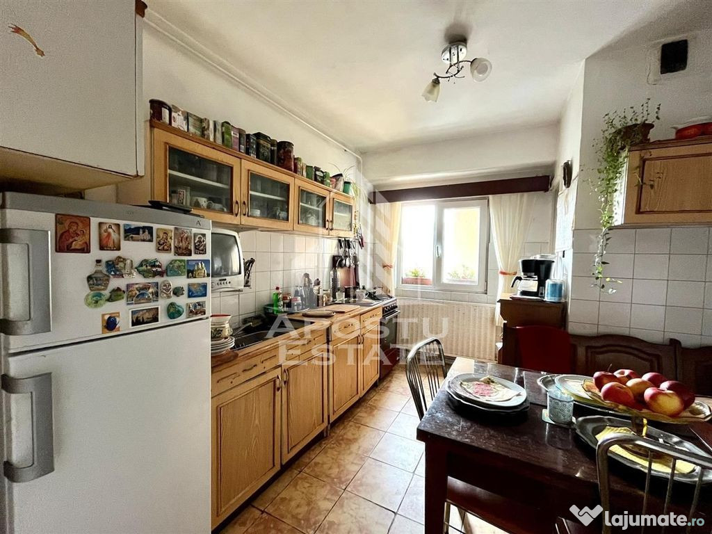 Apartament cu 4 camere, centrala proprie, zona Aradului 