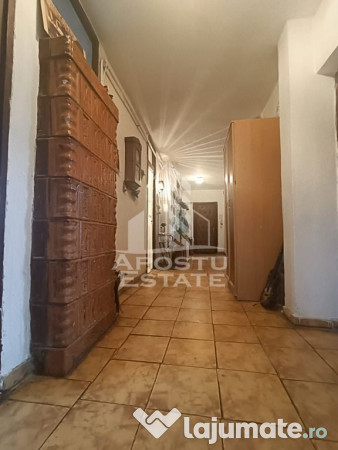 Apartament cu 4 camere, centrala proprie, zona Aradului 