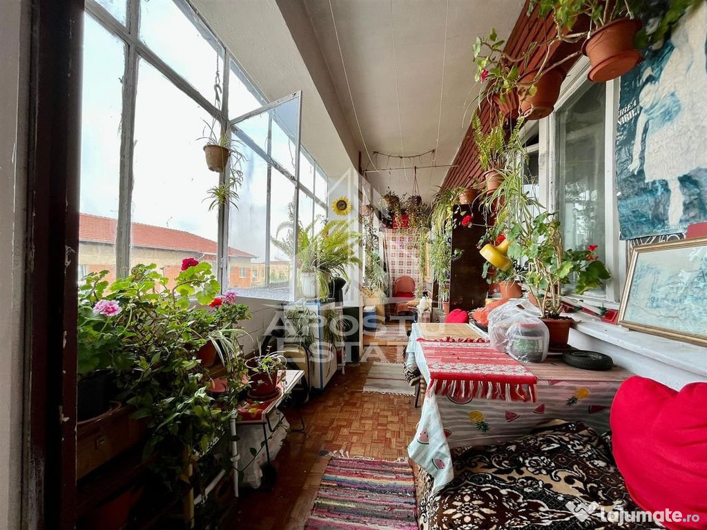 Apartament cu 4 camere, centrala proprie, zona Aradului 