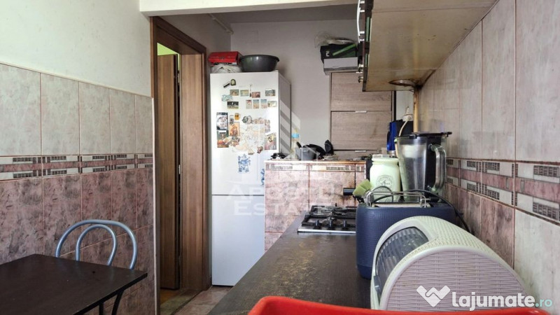 Apartament 2 camere,semidecomandat,zona Romanilor 