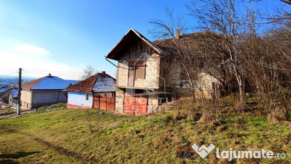 Casa de vanzare 9 incaperi, vedere panoramica, Sebis 