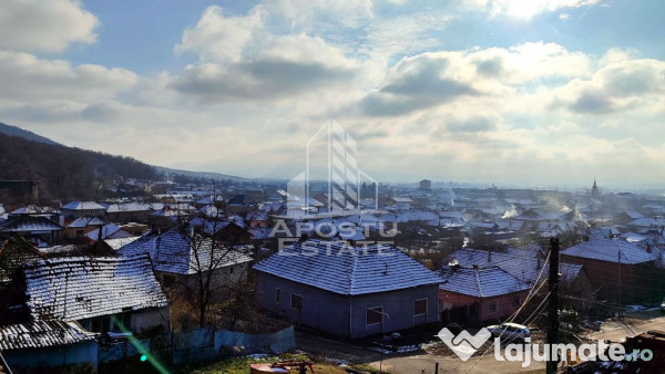 Casa de vanzare 9 incaperi, vedere panoramica, Sebis 
