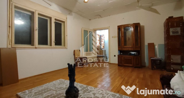 Casa de vanzare 9 incaperi, vedere panoramica, Sebis 