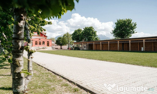 Cladire cu multiple destinatii 