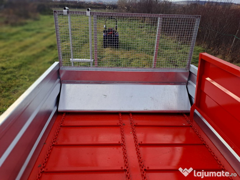 Remorci pentru imprastiat gunoiul de grajd de la 3.5t la 14t