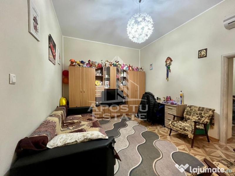 Apartament 2 camere, curte comuna,zona Traian 